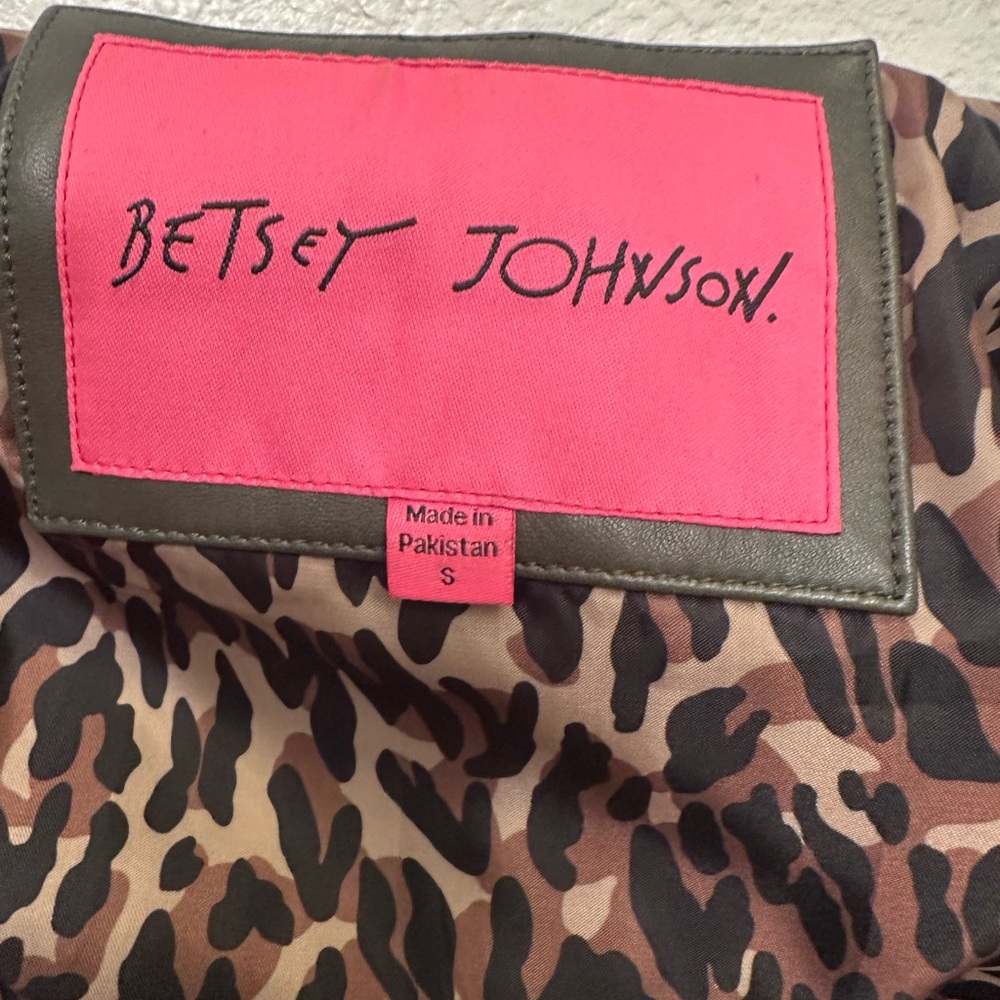 Betsey Johnson Leopard Print Scarf